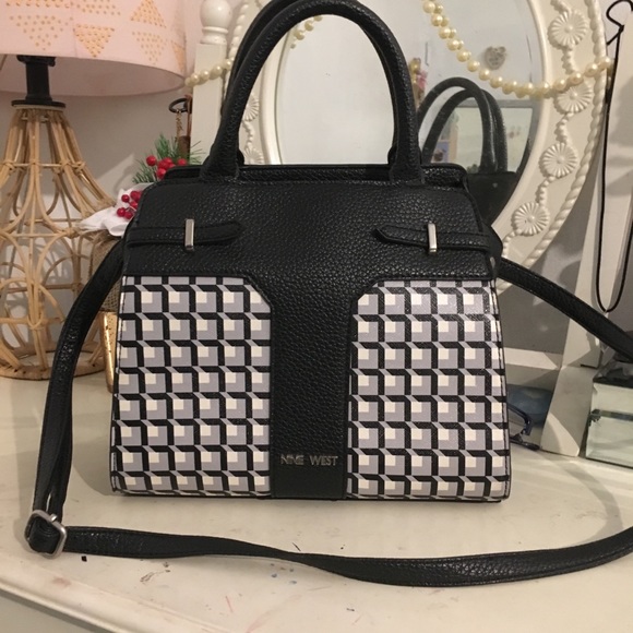 Nine West - Picture 3 of 4